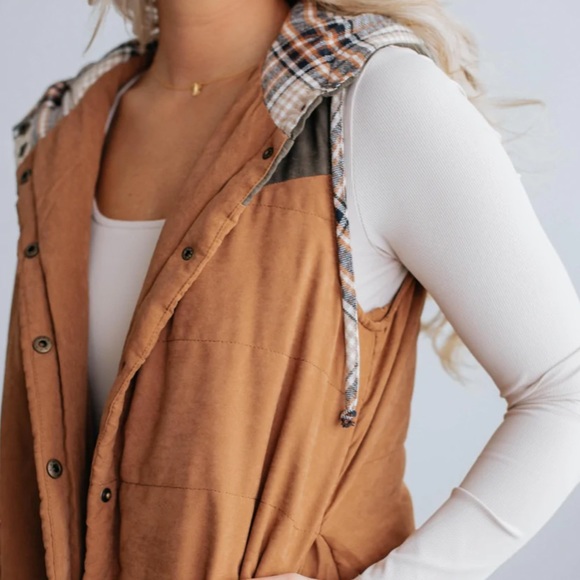 NWT Hem & Thread Plaid Contrast Camel Puffer Hooded Vest Hoodie - Picture 3 of 7
